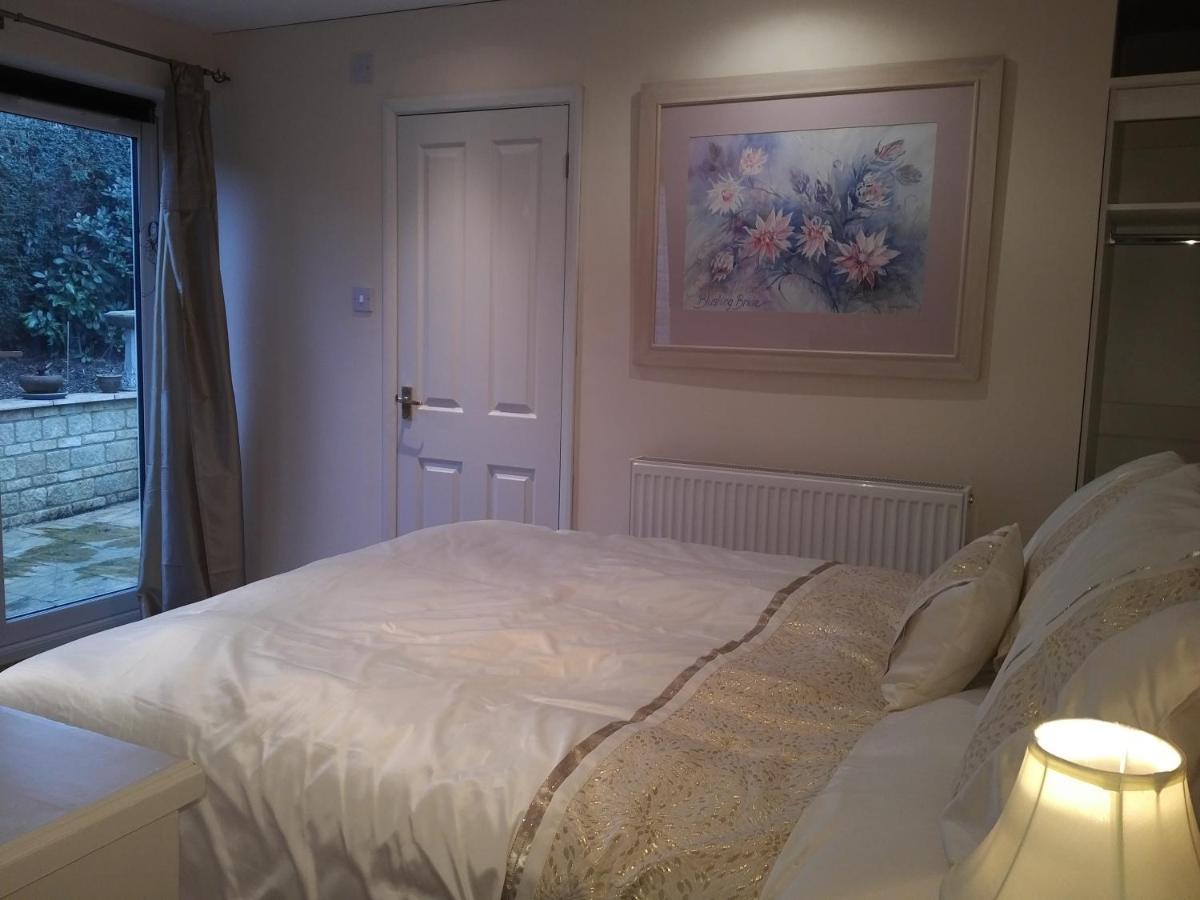 Bed and Breakfast Sunny Patch Страуд Экстерьер фото