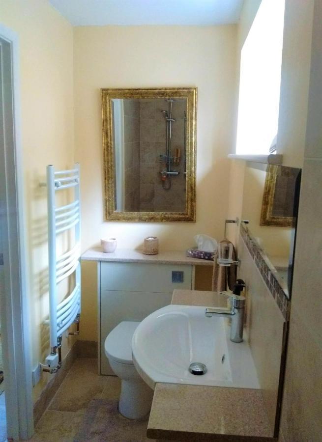 Bed and Breakfast Sunny Patch Страуд Экстерьер фото